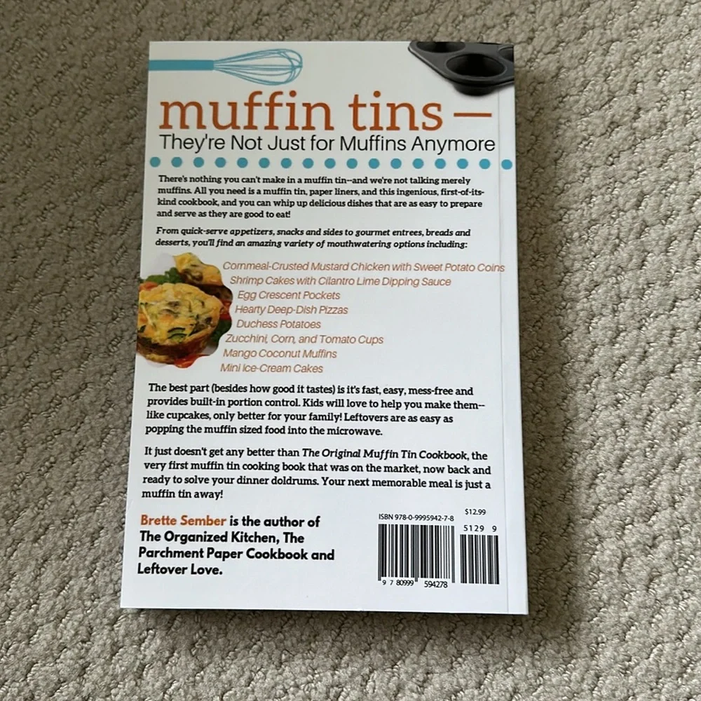 *New* Temp-Tations Muffin Pan “Floral Lace” and Two New/Unused Muffin Cookbooks - Picture 3 of 7